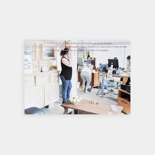 バナナジャムの瓶の蓋が開かなかったので、お母さんが別のバナナジャムに替えてくれて、お父さんに瓶の蓋を開けてもらって、みんなでクレープにバナナジャムをつけて食べました。/中山和也